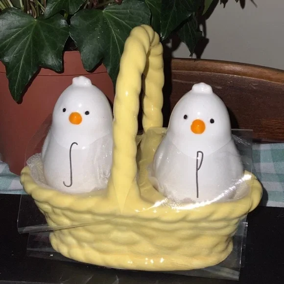 Rae Dunn Chicks in a Basket Salt & Pepper Shakers - Picture 3 of 6